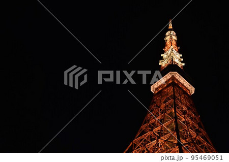 ライトアップされた夜の東京タワー ライトアップされた夜の東京タワー 95469051