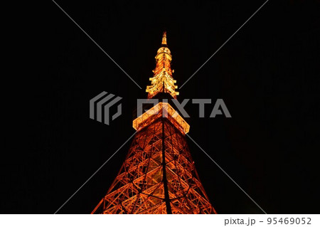 ライトアップされた夜の東京タワー ライトアップされた夜の東京タワー 95469052