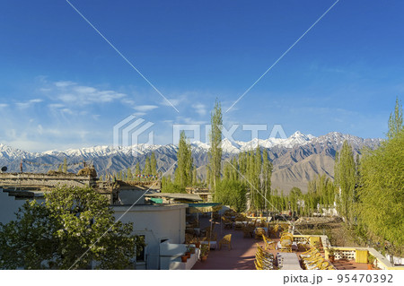 ラダック・レーから眺めるヒマラヤの山々 / Leh, India ラダック・レーから眺めるヒマラヤの山々 / Leh, India 95470392