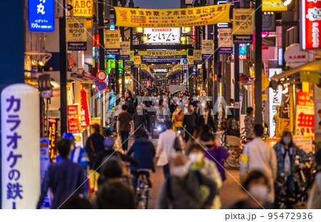 日本の東京都市景観 水際対策が大幅緩和…。戸越銀座商店街などを望む・コロナ禍前の賑わい＝10月20日 95472936
