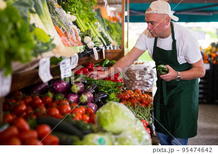 Man working in grocery store 95474642
