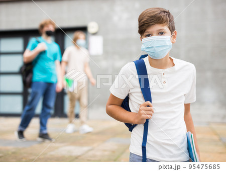 Portrait of teenager boy in protective mask going to school lessons on summer day 95475685