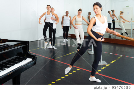 Paired ballet class at ballet school Paired ballet class at ballet school 95476589