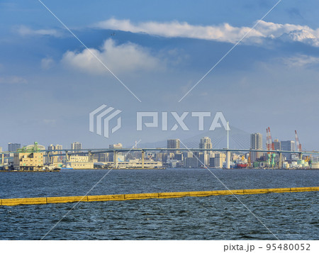 博多港 沖合からの眺め・荒津大橋 / Fukuoka, Japan 95480052