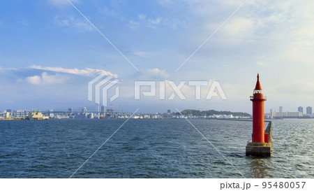 博多港西防波堤北灯台 (サンタ灯台) / Fukuoka, Japan 博多港西防波堤北灯台 (サンタ灯台) / Fukuoka, Japan 95480057