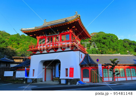 【佐賀県】晴天の武雄温泉楼門 95481148