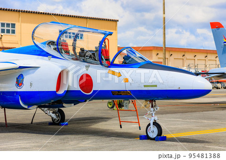 東京　福生市　横田基地フレンドシップフェスティバル　航空自衛隊　 ブルーインパルス　 T-4 95481388