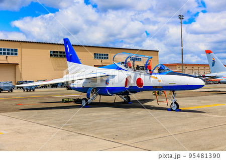 東京　福生市　横田基地フレンドシップフェスティバル　航空自衛隊　 ブルーインパルス　 T-4　　 95481390