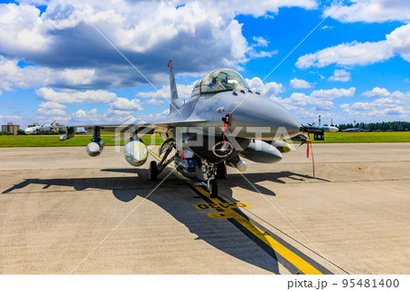 東京　福生市　横田基地フレンドシップフェスティバル　アメリカ空軍 　F-16ファイティングファルコン 95481400