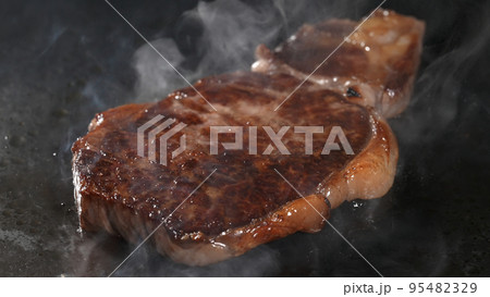 ステーキ・フランベ 95482329