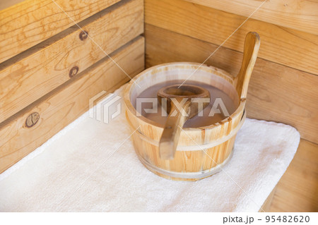 サウナロウリュウイメージ　サウナ桶 95482620