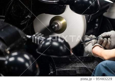 職人の手仕事 95483229