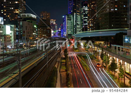浜松町駅付近から望む汐留方面の夜景と光跡 浜松町駅付近から望む汐留方面の夜景と光跡 95484284