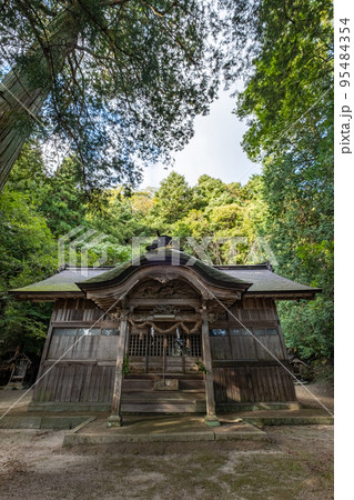 楽々福神社　拝殿　鳥取県日野郡日南町印賀 95484354
