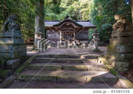楽々福神社　拝殿　鳥取県日野郡日南町印賀 95484356