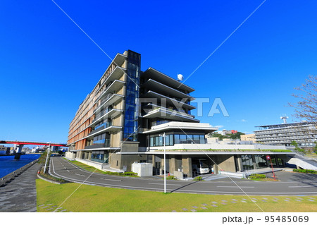 【長崎県】晴天の長崎県庁(リニューアル後) 【長崎県】晴天の長崎県庁(リニューアル後) 95485069