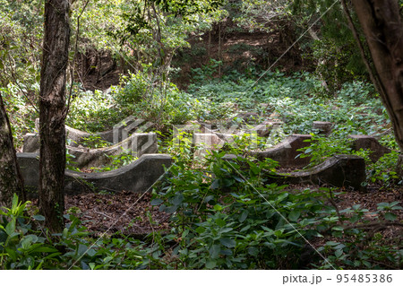 大久野島戦争遺跡 毒ガス貯蔵タンク保管所 大久野島戦争遺跡 毒ガス貯蔵タンク保管所 95485386