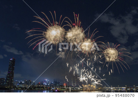 炎 夜景 足 95488070