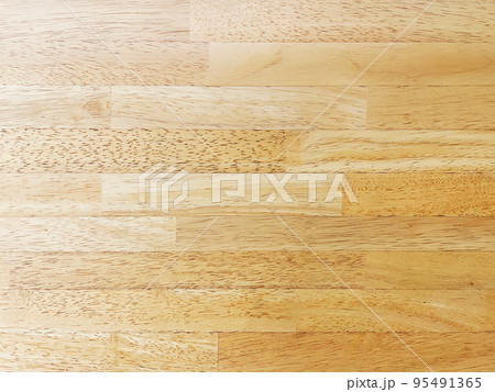 明るい薄茶色の木目のあるブナ集成材の板の表面の横長の背景画像 95491365