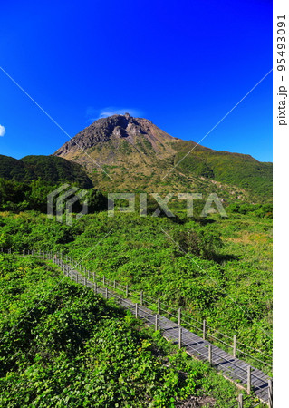 【長崎県】晴天の雲仙岳(平成新山) 【長崎県】晴天の雲仙岳(平成新山) 95493091