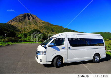 【長崎県】晴天の雲仙岳（平成新山） 95493100