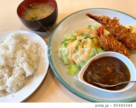 ビーフシチュー、エビフライ、カニクリームコロッケのセット ビーフシチュー、エビフライ、カニクリームコロッケのセット 95493504