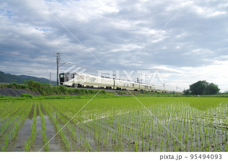 篠ノ井線 稲荷山付近 四季島E001形 水鏡 篠ノ井線 稲荷山付近 四季島E001形 水鏡 95494093