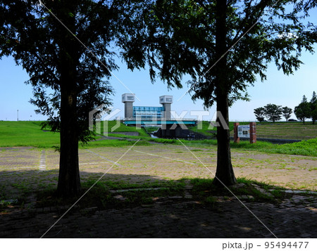 横利根閘門ふれあい公園の夏 95494477