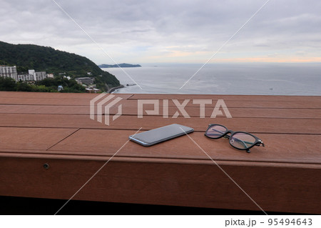 ワーケーション イメージ 海の見えるテラスで ワーケーション イメージ 海の見えるテラスで 95494643