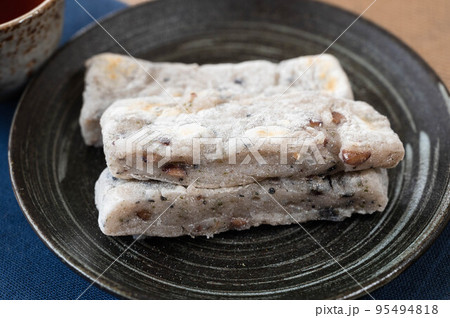 焼いた豆餅 95494818