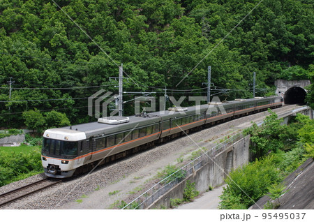 篠ノ井線 明科付近 特急しなの383系 95495037