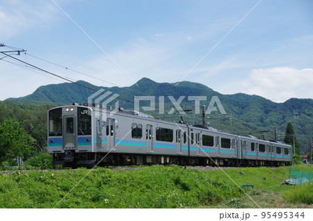篠ノ井線 坂北付近 普通列車127系 95495344