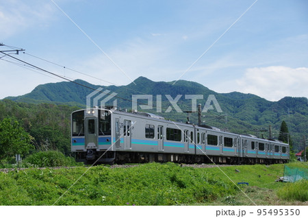篠ノ井線 坂北付近 普通列車127系 篠ノ井線 坂北付近 普通列車127系 95495350