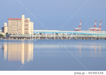 多々良川を渡る811系電車（JR九州） 95495548