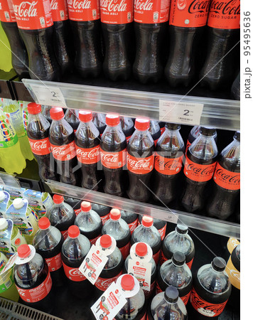 JOHOR, MALAYSIA -MARCH 1, 2022: Soft drinks or carbonated drinks displayed for sale in the supermarket. Have a price tag to make it easier for customers to buy. JOHOR, MALAYSIA -MARCH 1, 2022: Soft drinks or carbonated drinks displayed for sale in the supermarket. Have a price tag to make it easier for customers to buy. 95495636