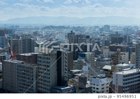 高層ビルから見た大阪堺の街並みの風景 95496951