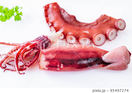 ボイルしたイカとタコ 95497274