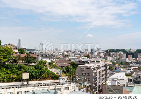 【神奈川県】弘明寺駅前の街並み 95498020