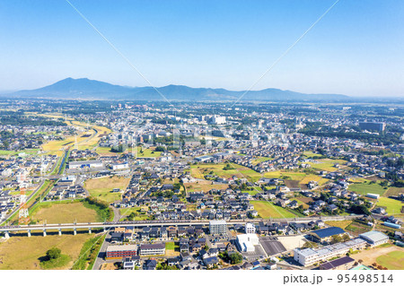 研究学園駅周辺のつくば市内の街並み（茨城県） 95498514