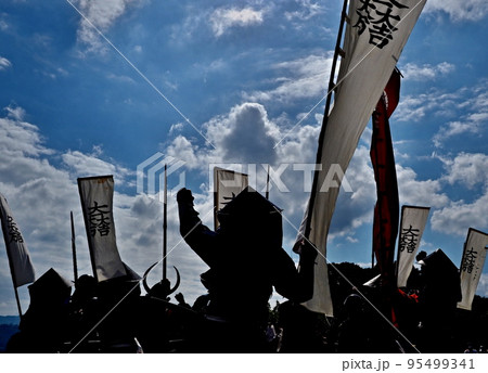 武将のシルエット 95499341