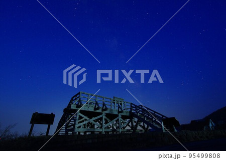 那須高原大丸園地展望台と星空/栃木県那須町 那須高原大丸園地展望台と星空/栃木県那須町 95499808