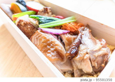 「鶏肉の和食弁当」日本料理 95501350