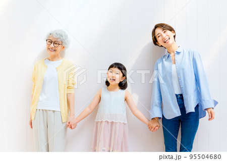 ファミリーのポートレート 95504680