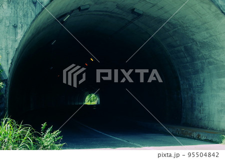 異世界トンネル 95504842