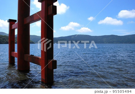 神奈川県最大の湖 水源の大部分が湖底からの湧き水 富士山も望める景勝地 湖畔を中心に観光名所 神奈川県最大の湖 水源の大部分が湖底からの湧き水 富士山も望める景勝地 湖畔を中心に観光名所 95505494