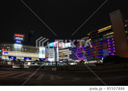 新宿駅西口 2022年の夜景 1 95507886