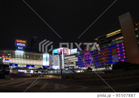 新宿駅西口 2022年の夜景 1 95507887