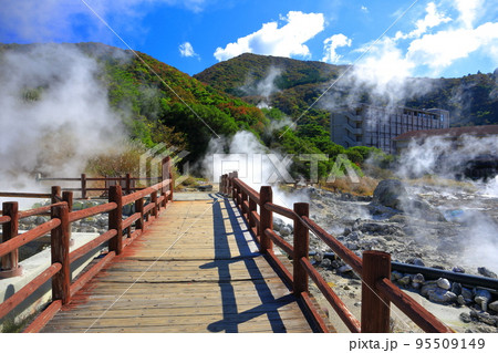 【長崎県】晴天の紅葉の雲仙地獄(清七地獄) 【長崎県】晴天の紅葉の雲仙地獄(清七地獄) 95509149