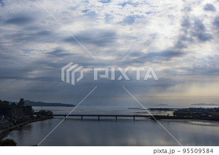 杵築城と周防灘の風景 95509584