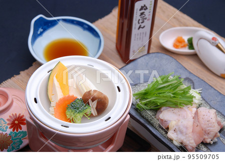 地鶏と野菜の温泉蒸し 95509705